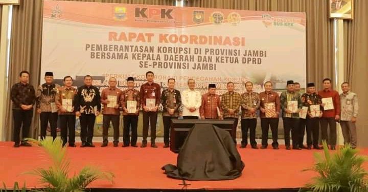 Bersama Kepala Daerah dan Ketua DPRD se-Provinsi Jambi, Bupati UAS Ikuti Rakor Pemberantasan Korupsi