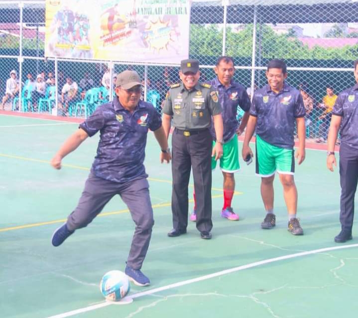 Bupati Tanjabbar Buka Turnamen Futs dan Bola Voli HUT TNI ke-77